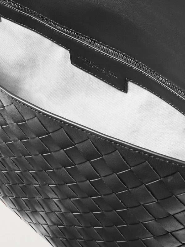 Swing Intrecciato Leather Messenger Bag - E1