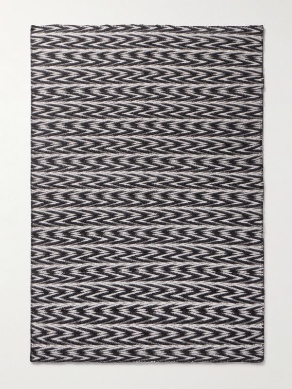 Jacquard-Knit Throw - E1 Jacquard-Knit Throw - E1