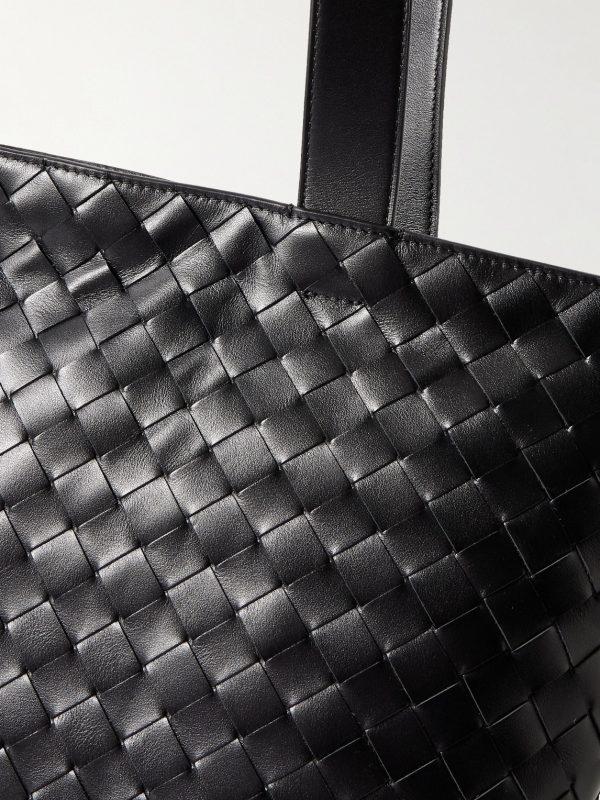 Avenue Small Intrecciato Leather Tote Bag - CU