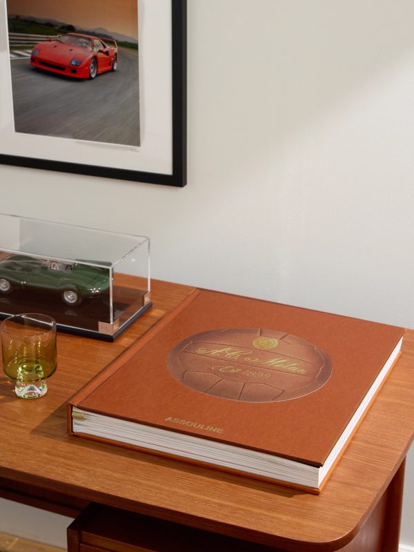 AC Milan (Ultimate) Edition Hardcover Book - OU