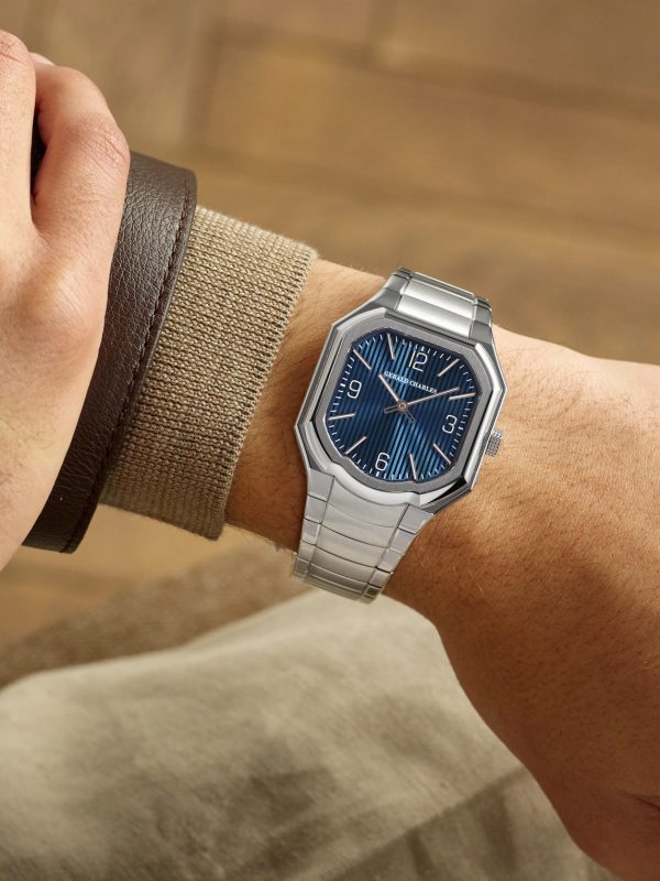 Masterlink 2H Automatic 38mm Stainless Steel Watch, Ref. No. ML1.0-A-01 - OU Masterlink 2H Automatic 38mm Stainless Steel Watch, Ref. No. ML1.0-A-01 - OU