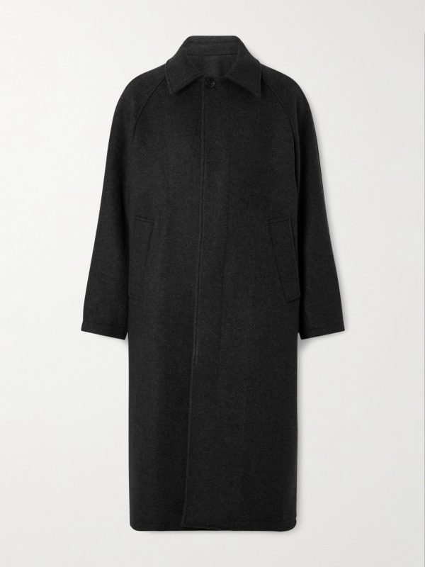 Installation Oversized Recycled-Wool Coat Installation Oversized Recycled-Wool Coat