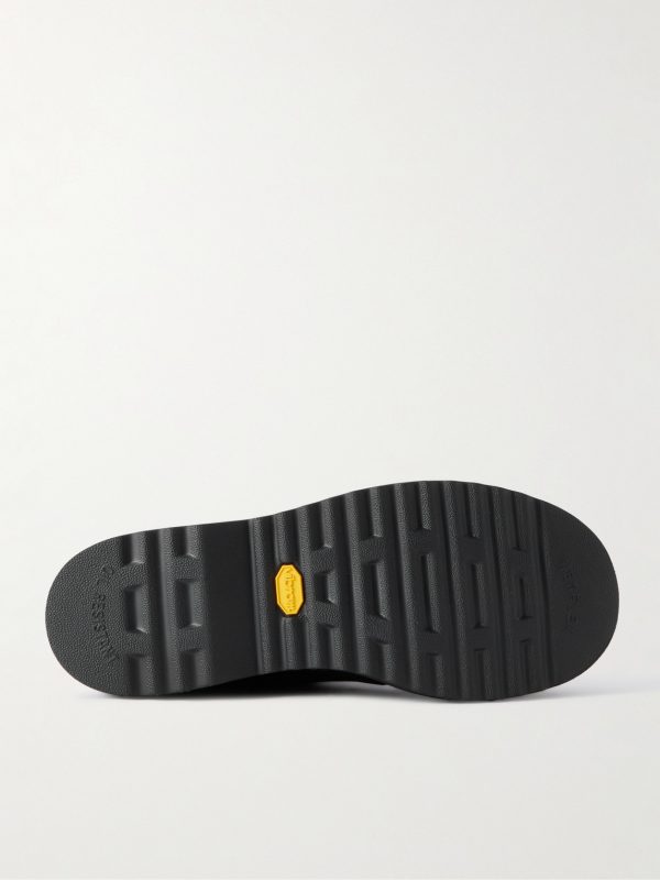 Suede Chukka Boots - E1