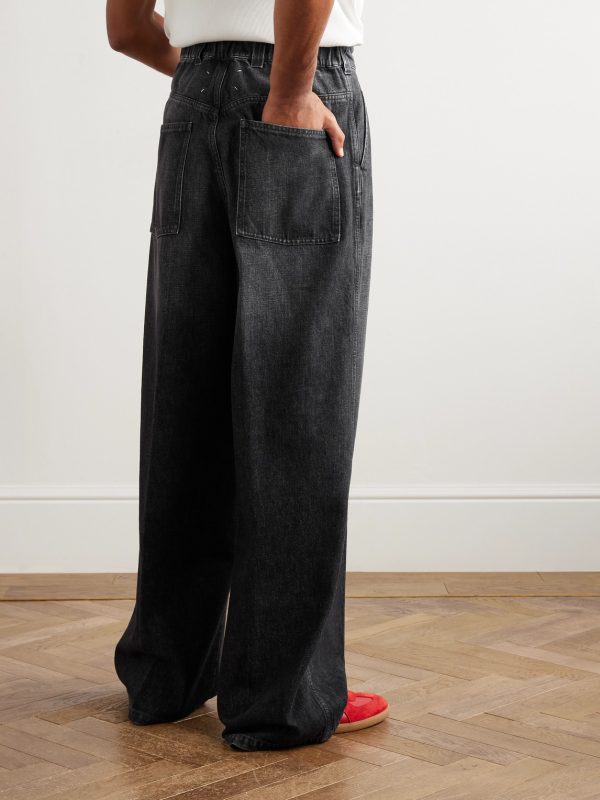 Pleated Wide-Leg Jeans - BK Pleated Wide-Leg Jeans - BK