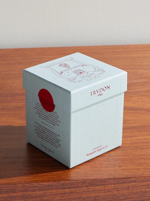 Ernesto Tobacco and Leather Scented Candle, 270g - E1 Ernesto Tobacco and Leather Scented Candle, 270g - E1