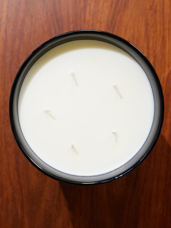 Ernesto Tobacco and Leather Scented Candle, 2.8kg - CU Ernesto Tobacco and Leather Scented Candle, 2.8kg - CU