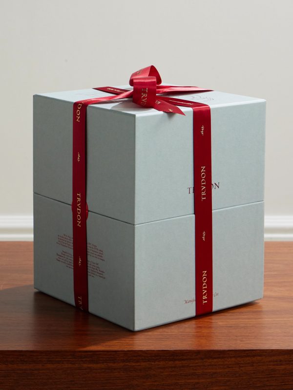 Ernesto Tobacco and Leather Scented Candle, 2.8kg - E1 Ernesto Tobacco and Leather Scented Candle, 2.8kg - E1