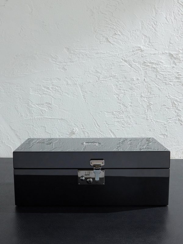 Lacquered Wood Cigar Humidor Lacquered Wood Cigar Humidor