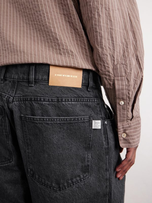 Straight-Leg Pleated Organic Jeans - E1 Straight-Leg Pleated Organic Jeans - E1
