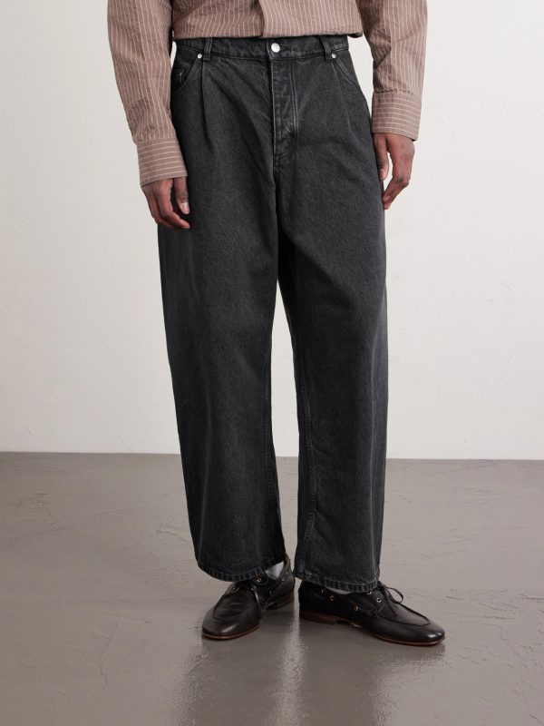 Straight-Leg Pleated Organic Jeans - FR Straight-Leg Pleated Organic Jeans - FR