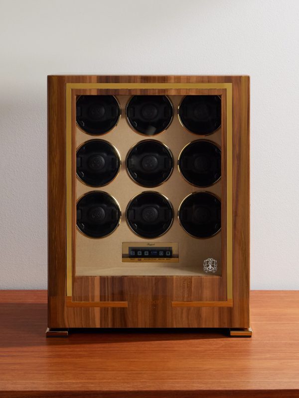 Paramount Walnut and Glass Nine-Piece Watch Winder Paramount Walnut and Glass Nine-Piece Watch Winder