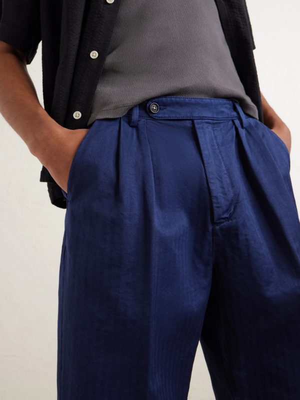 Cliff Straight-Leg Pleated Herringbone Cotton Bermuda Shorts - E2