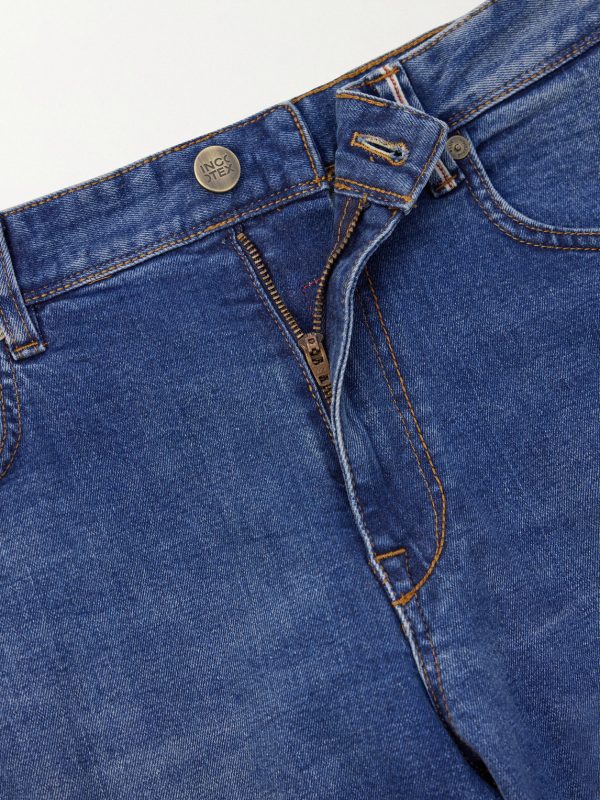 Straight-Leg Jeans - E1