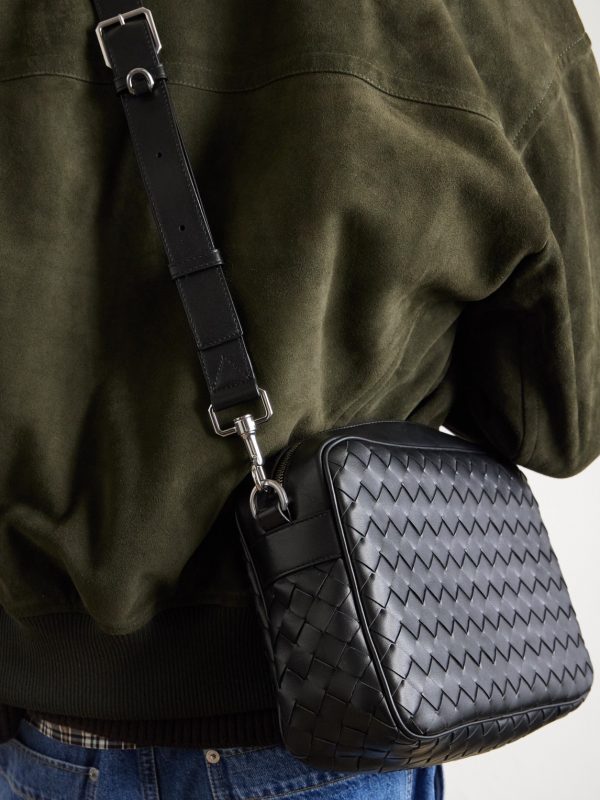 Intrecciato Leather Messenger Bag - E2
