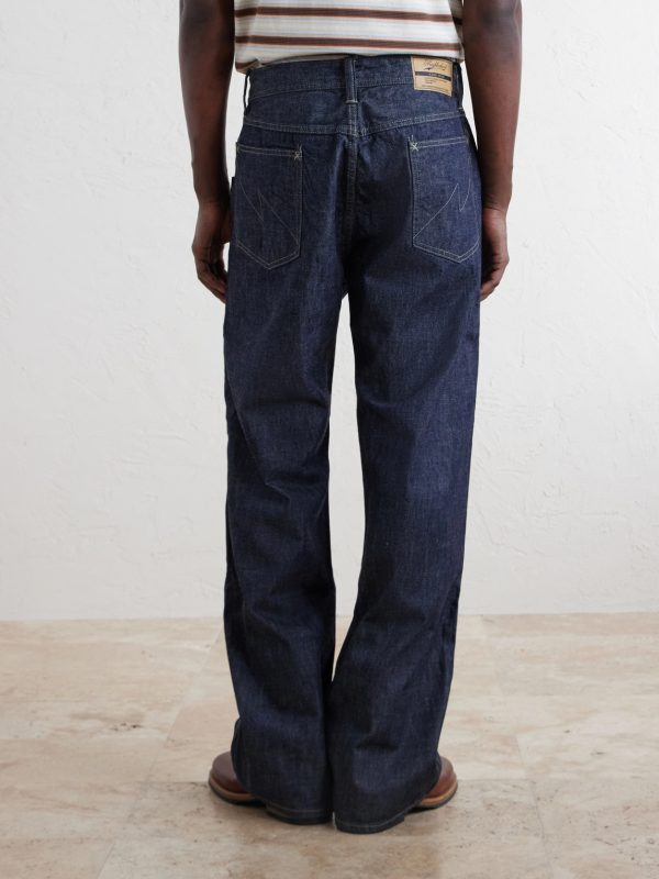 Straight-Leg Jeans - BK