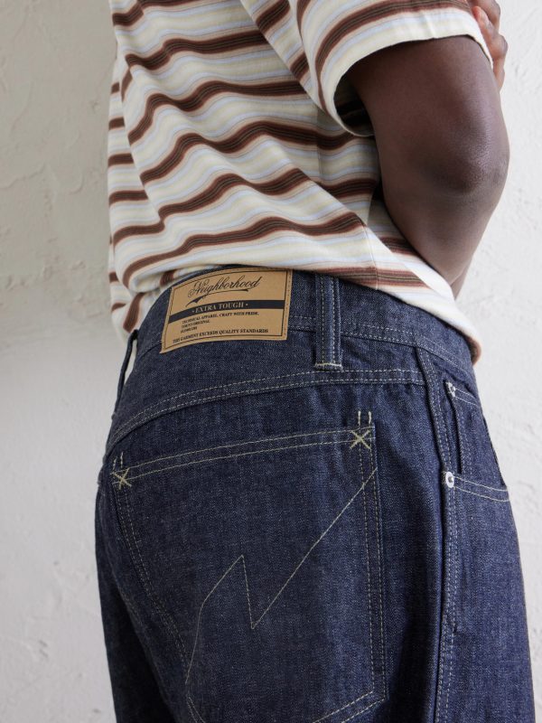 Straight-Leg Jeans - E1