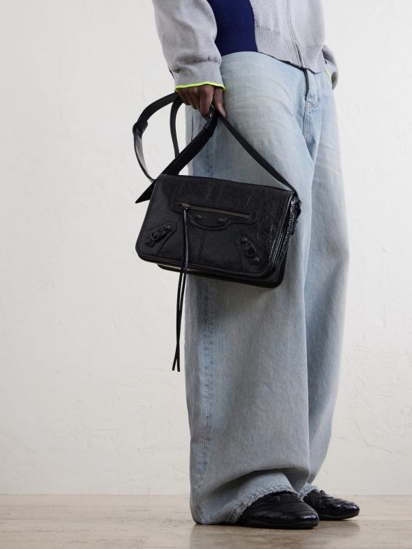 Le City Flap Small Arena Textured-Leather Messenger Bag - FR