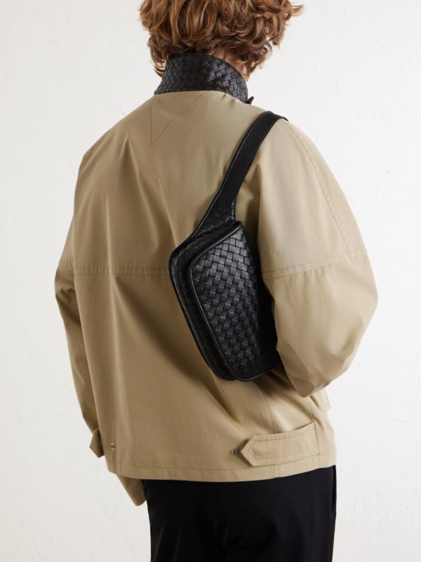 Veneto Intrecciato Leather Messenger Bag - FR Veneto Intrecciato Leather Messenger Bag - FR