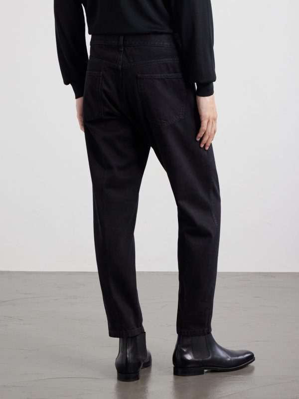 Straight-Leg Jeans - BK
