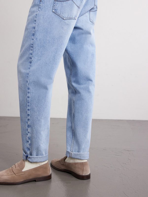Straight-Leg Jeans - E1