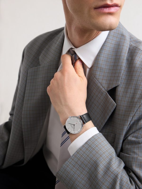 Metro 38 Date Hand-Wound 38.5mm Stainless Steel and Leather Watch, Ref.No. 1102 - OU Metro 38 Date Hand-Wound 38.5mm Stainless Steel and Leather Watch, Ref.No. 1102 - OU