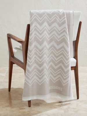 Cortina Fringed Virgin Wool and Cashmere-Blend Jacquard Throw Cortina Fringed Virgin Wool and Cashmere-Blend Jacquard Throw