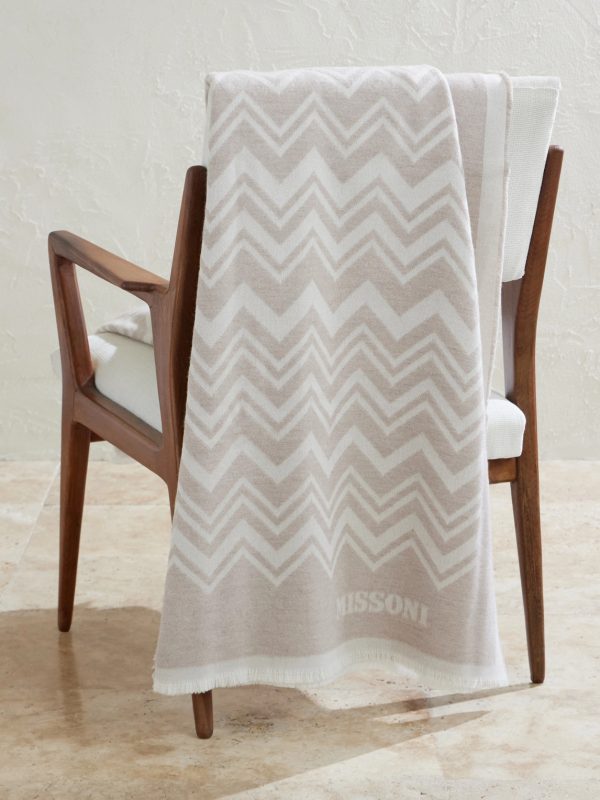 Cortina Fringed Virgin Wool and Cashmere-Blend Jacquard Throw Cortina Fringed Virgin Wool and Cashmere-Blend Jacquard Throw