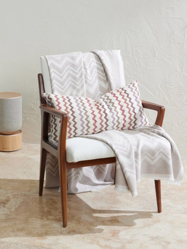 Cortina Fringed Virgin Wool and Cashmere-Blend Jacquard Throw - OU Cortina Fringed Virgin Wool and Cashmere-Blend Jacquard Throw - OU