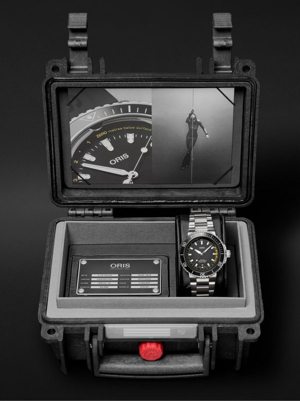 Aquis Depth Gauge Automatic 45.8mm Stainless Steel Watch, Ref. No. 01 733 7755 4154-Set MB - E3