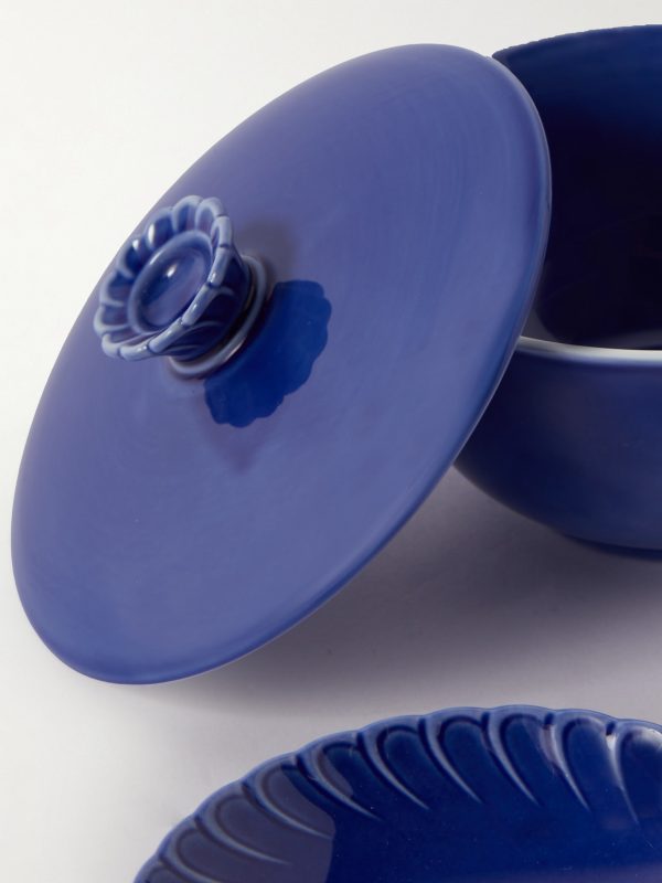+ Ginori Asia Set of Two Porcelain Bowls and Chopstick Holders - CU + Ginori Asia Set of Two Porcelain Bowls and Chopstick Holders - CU