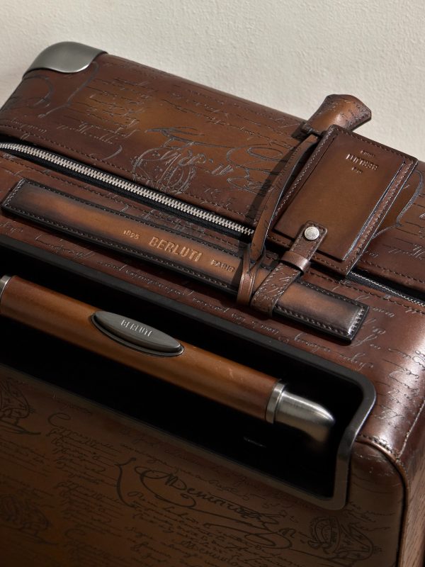 Formula 1005 Scritto Venezia Leather Suitcase - CU Formula 1005 Scritto Venezia Leather Suitcase - CU