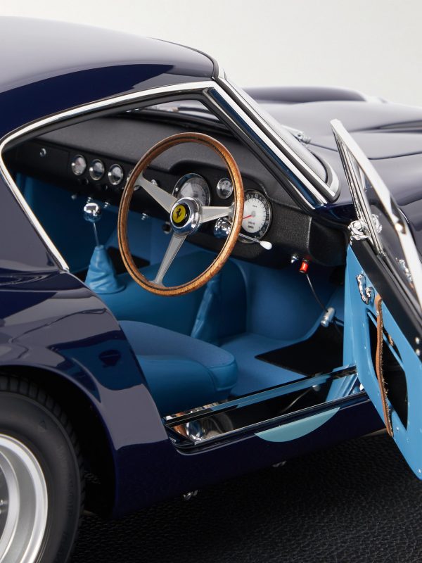 Ferrari 250 GT Berlinetta (1961) Limited Edition 1:8 Model Car - E2 Ferrari 250 GT Berlinetta (1961) Limited Edition 1:8 Model Car - E2