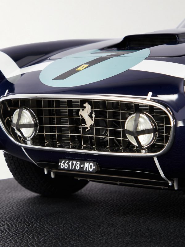 Ferrari 250 GT Berlinetta (1961) Limited Edition 1:8 Model Car - E3 Ferrari 250 GT Berlinetta (1961) Limited Edition 1:8 Model Car - E3