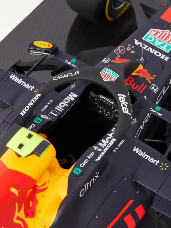 Red Bull Racing Honda RB16B Sergio Pérez (2021) 1:8 Model Car - CU Red Bull Racing Honda RB16B Sergio Pérez (2021) 1:8 Model Car - CU