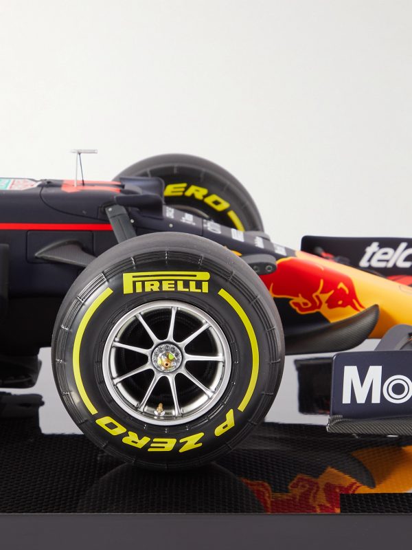 Red Bull Racing Honda RB16B Sergio Pérez (2021) 1:8 Model Car - E1 Red Bull Racing Honda RB16B Sergio Pérez (2021) 1:8 Model Car - E1
