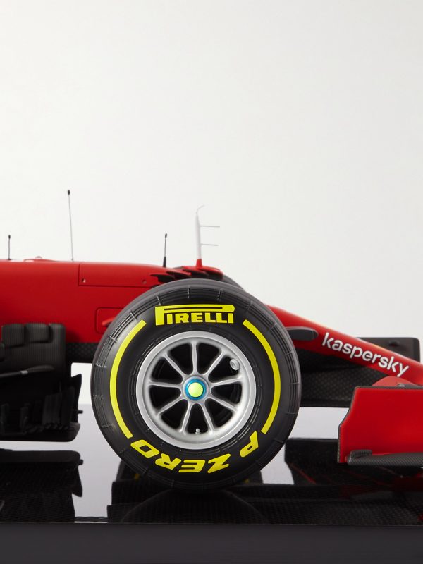 Ferrari SF21 Charles Leclerc (2021) 1:8 Model Car - E1