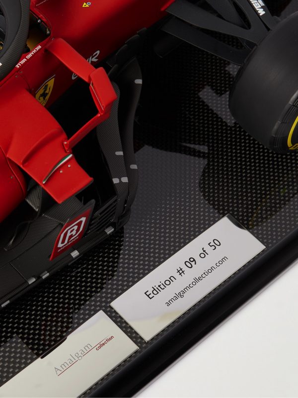 Ferrari SF21 Carlos Sainz (2021) 1:8 Model Car - CU Ferrari SF21 Carlos Sainz (2021) 1:8 Model Car - CU