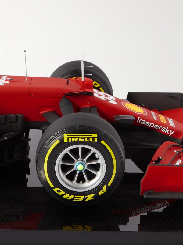 Ferrari SF21 Carlos Sainz (2021) 1:8 Model Car - E1 Ferrari SF21 Carlos Sainz (2021) 1:8 Model Car - E1