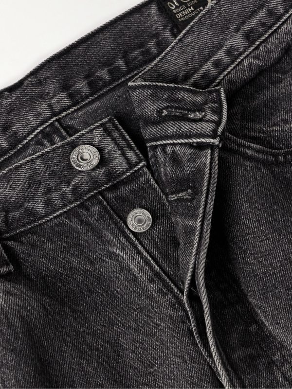 105 Straight-Leg Jeans - E1