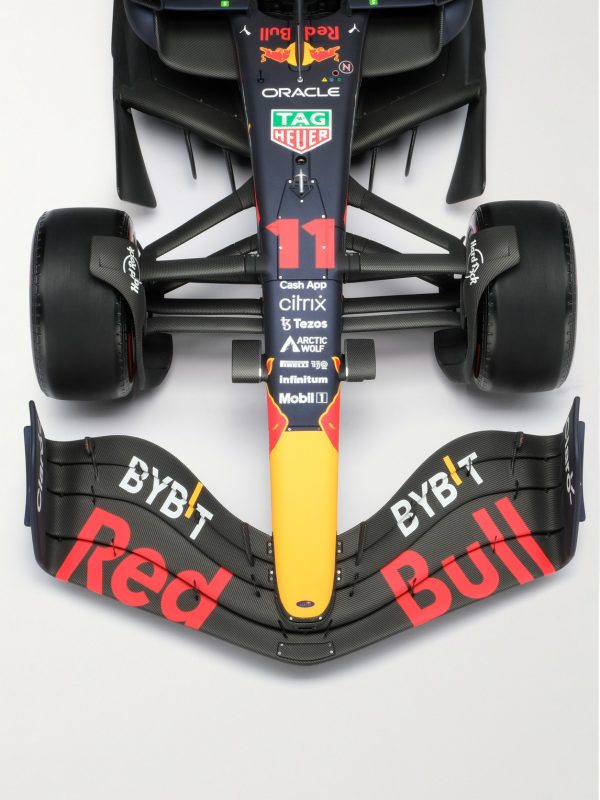 Red Bull Racing Honda RB18 Sergio Pérez (2022) 1:8 Model Car - CU Red Bull Racing Honda RB18 Sergio Pérez (2022) 1:8 Model Car - CU