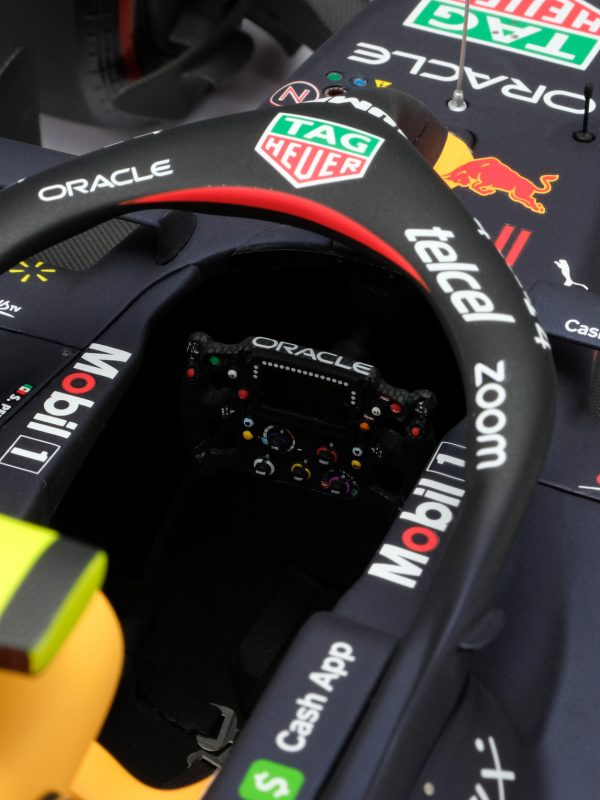 Red Bull Racing Honda RB18 Sergio Pérez (2022) 1:8 Model Car - E1 Red Bull Racing Honda RB18 Sergio Pérez (2022) 1:8 Model Car - E1