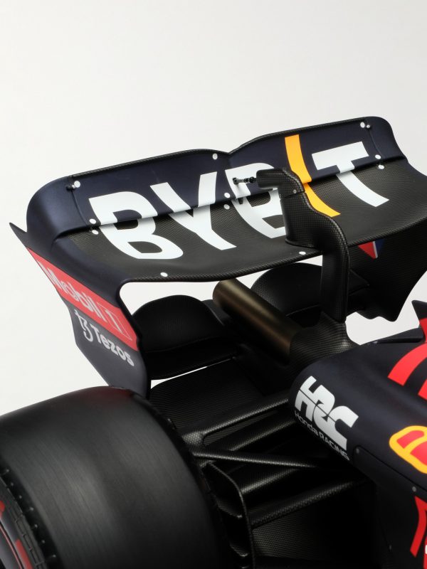 Red Bull Racing Honda RB18 Sergio Pérez (2022) 1:8 Model Car - E2 Red Bull Racing Honda RB18 Sergio Pérez (2022) 1:8 Model Car - E2