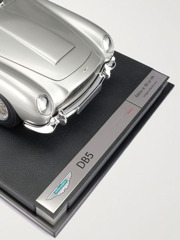 Aston Martin DB5 Limited Edition 1:8 Model Car - E4 Aston Martin DB5 Limited Edition 1:8 Model Car - E4