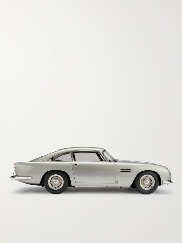 Aston Martin DB5 Limited Edition 1:8 Model Car Aston Martin DB5 Limited Edition 1:8 Model Car
