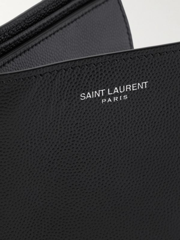 Pebble-Grain Leather Billfold Wallet - CU