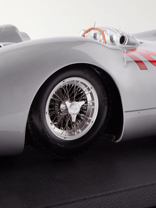 Mercedes-Benz W196 Streamliner (1954) 1:8 Model Car - E2 Mercedes-Benz W196 Streamliner (1954) 1:8 Model Car - E2